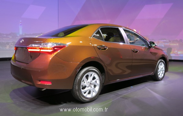 Yeni_Toyota_Corolla_2016_arka