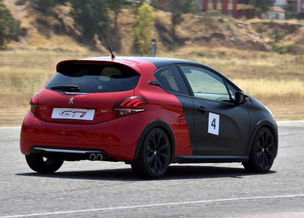 2016_Peugeot_208_GTi_208_HP